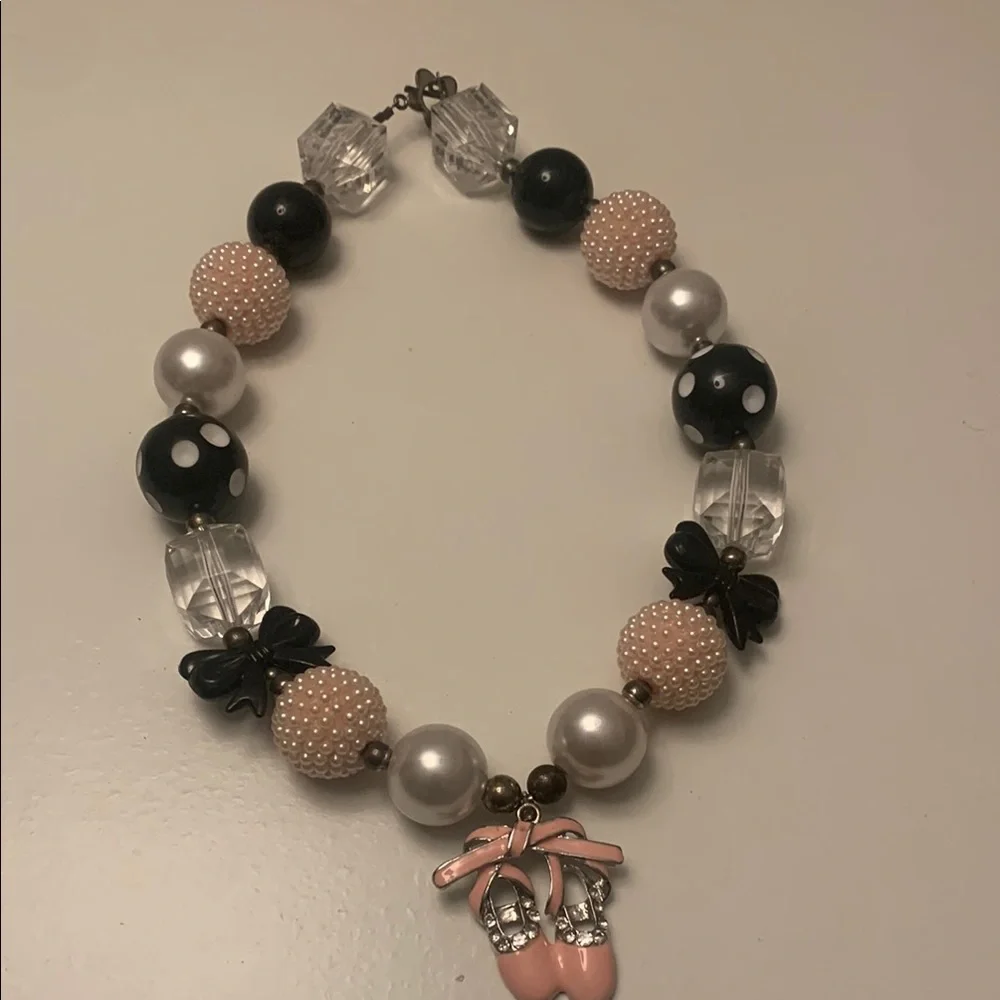 Chic Pink and Black Beaded Necklace with Pendant - Picture 2 of 12